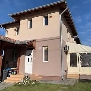  Apartment Airport Road/repter Koezeli Haz Privat Parkoloval Hungary